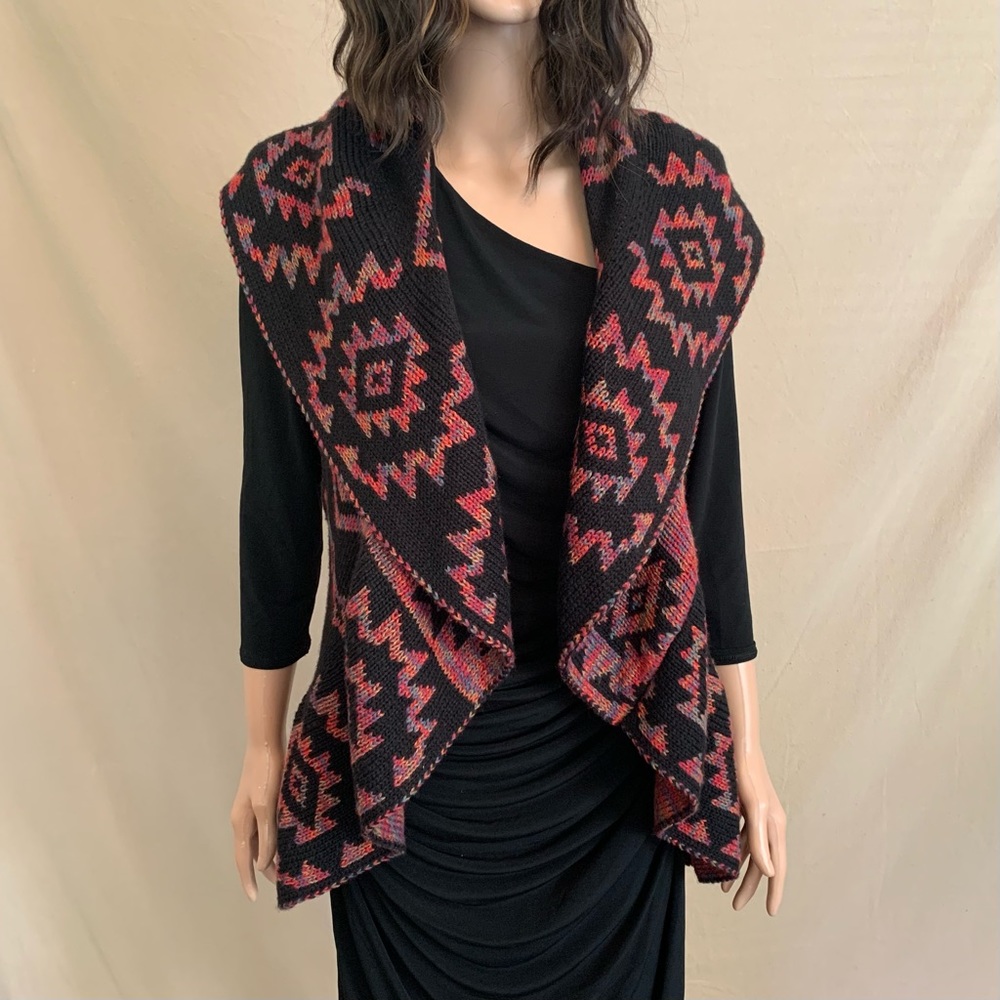 Geometric Patterned Vest - Picture 2 of 9